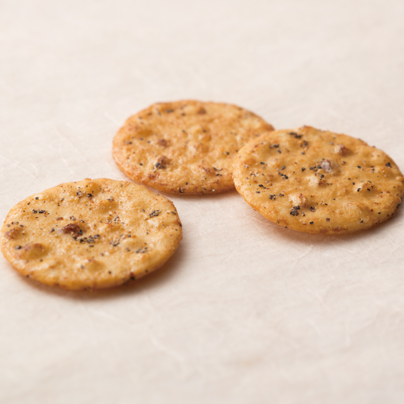 Ogurasansou Teika no Okiniiri Black Pepper Rice Crackers