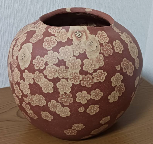 Kameya Japan Tradition - Mumyoi Flower Jar with Kiln Effects by 5th Generation Ito Sekisui