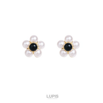 Lupis Monochrome Pearl Flower Stud Earrings