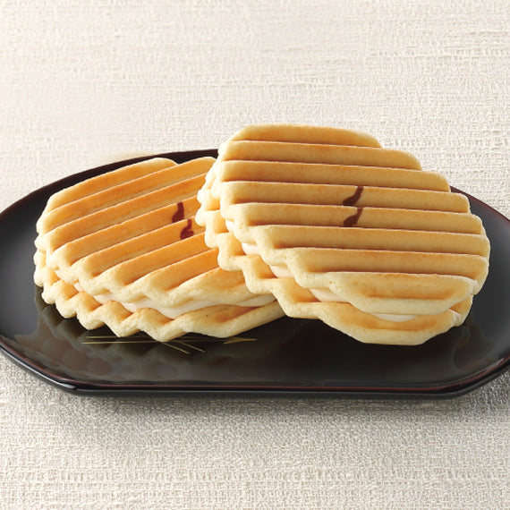 Minamoto Kitchoan Fukuwatashi Senbei Cream Sandwich Cookies (6 Pieces)